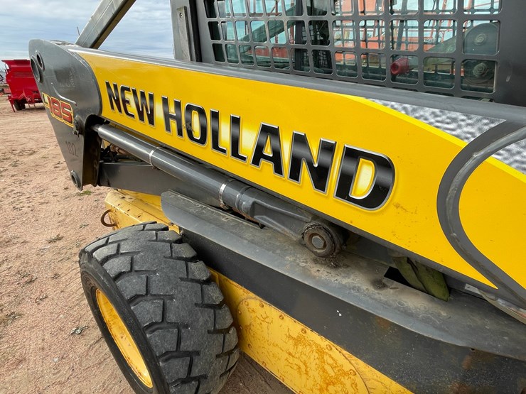 #1947-•-new-holland-l185-wheeled-skid-steer-image-18