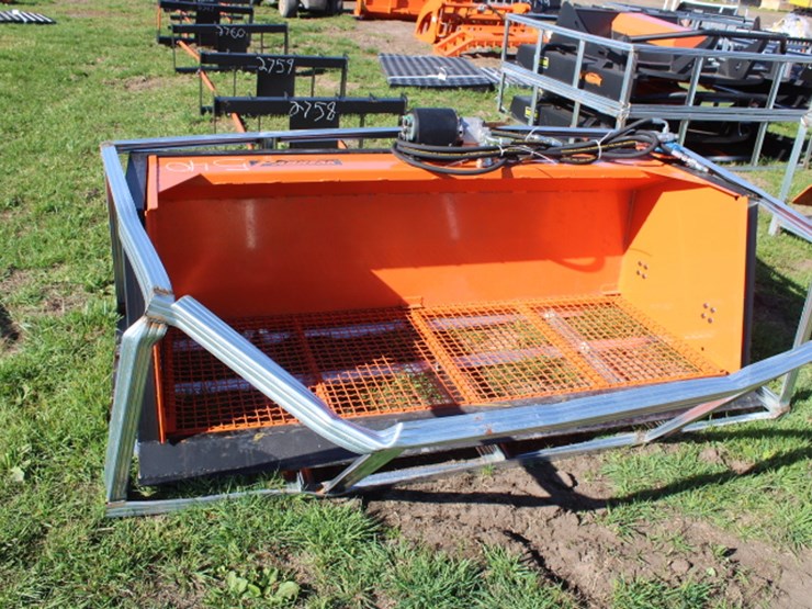 #540-•-skid-steer-vibratory-bucket-image-3