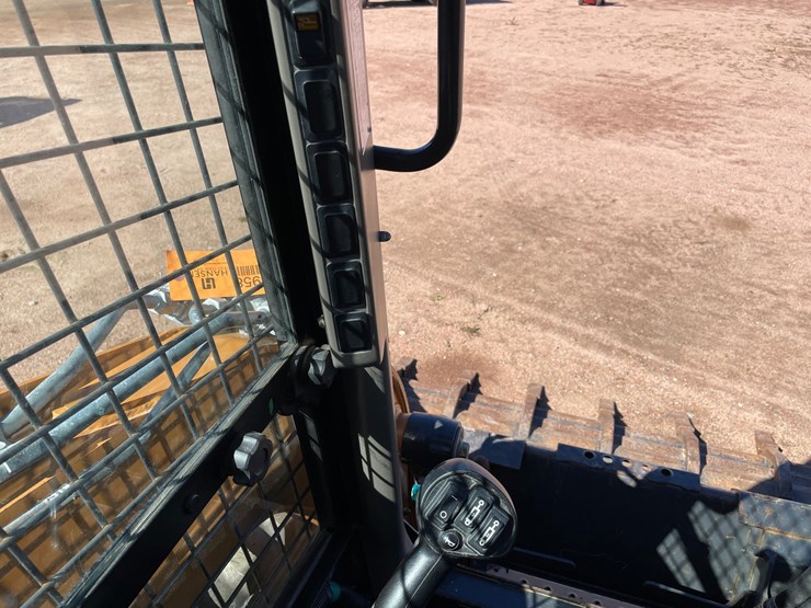 #1958-•-2014-case-sr220-skid-steer-image-18