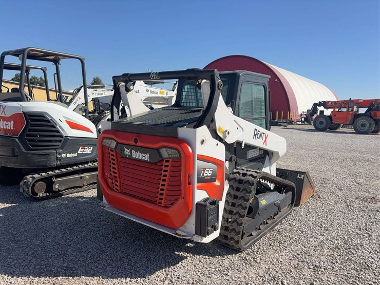 2022-bobcat-t66-tracked-skid-steer,-1367.6-hours,-radio,-quick-attach-hookup,-cab,-heat/ac,-comes-with-smooth-68”-bucket,-s/n---b4sb28773-image-4