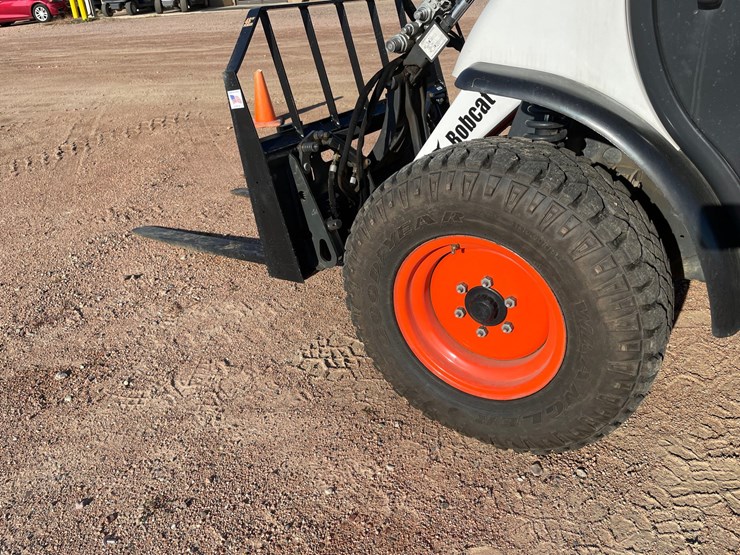 #1850-•-2019-bobcat-toolcat-5600-image-10