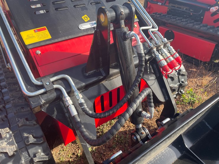 #3212-•-2026-skid-steer-loader-image-12