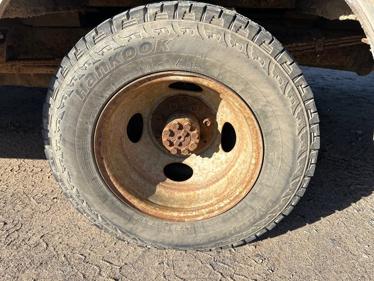 #6932-•-2000-chevrolet-3500-box-truck-(has-wi-title)-image-36
