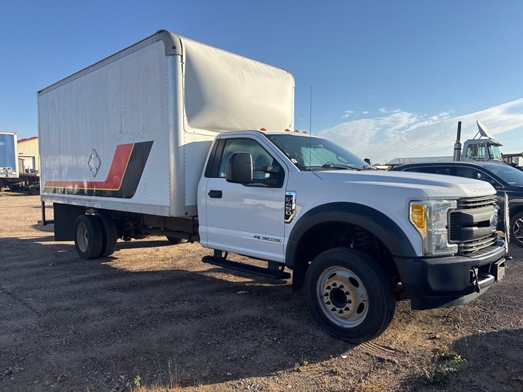 #6900-•-2017-ford-super-duty-xl-box-truck-(wi-title-in-delay)-image-3