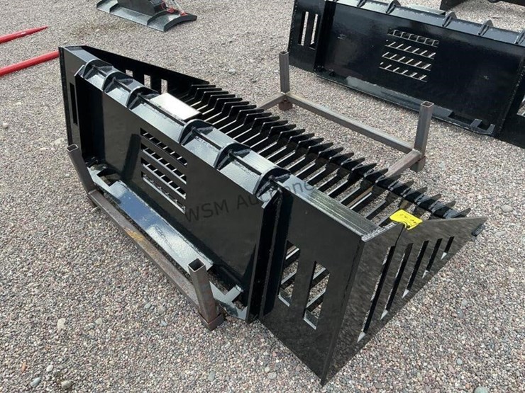 2026-giyi-66in-rock-bucket-for-skid-steer-image-2