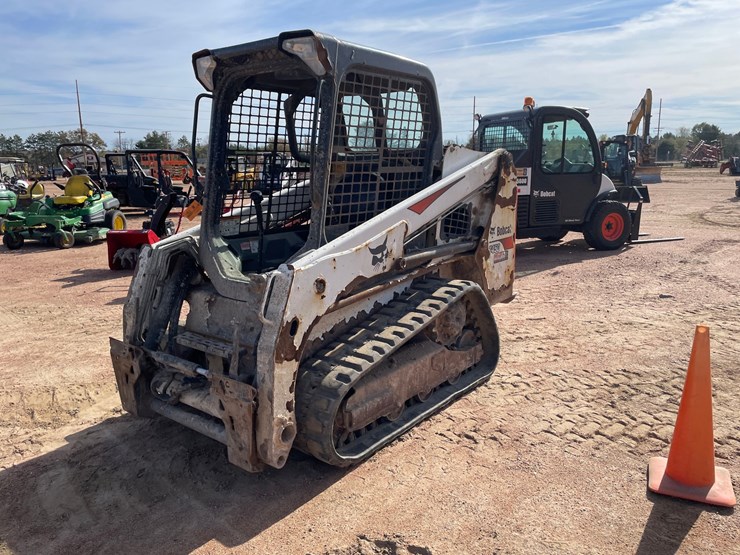 #1075-•-2017-bobcat-t450-tracked-skid-steer-image-1