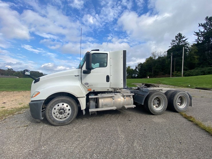 2020-international-lt625-daycab-haul-truck-image-2