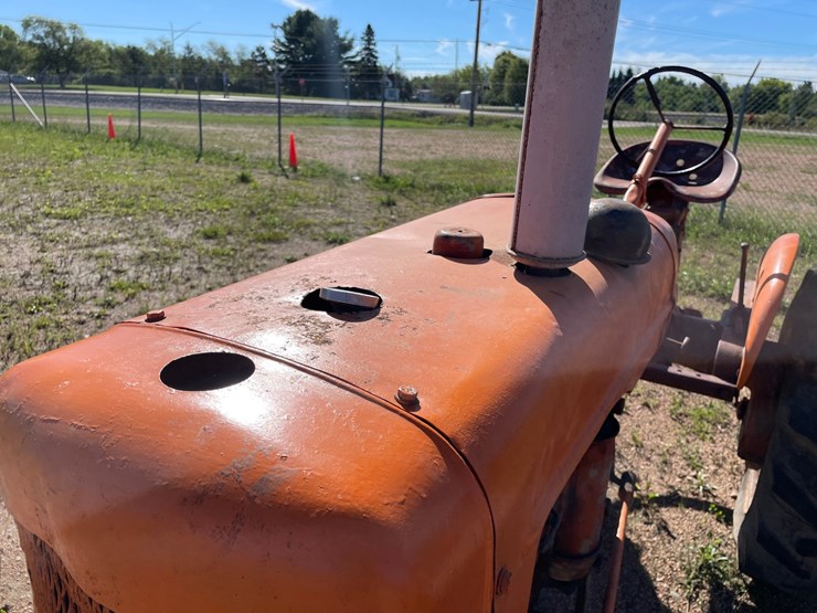 #1950-•-allis-chalmers-b-wide-tractor-image-33