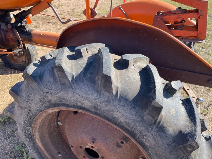 #1950-•-allis-chalmers-b-wide-tractor-image-18