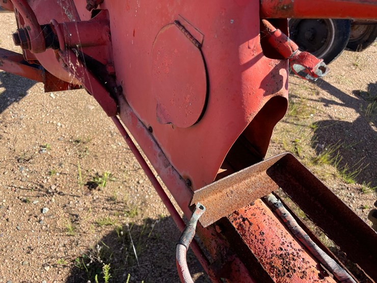 #1951-•-allis-chalmers-b-wide-tractor-image-24