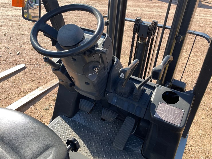 #1885-•-unicarrier-40-lp-forklift-image-11