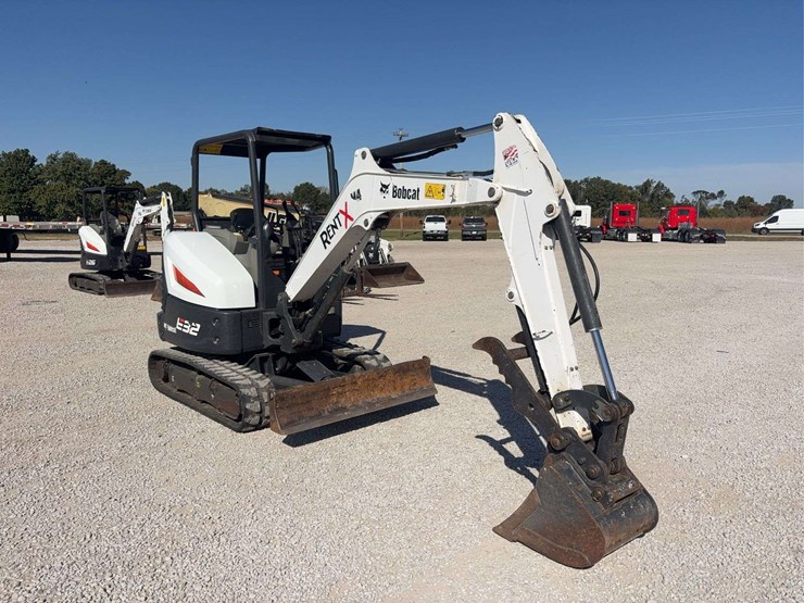 2021-bobcat-e32-tracked-mini-excavator,-2,213-hours-,-diesel,-with-hyd-thumb,-comes-with-20”-smooth-bucket,-s/n--b3y115533-image-4