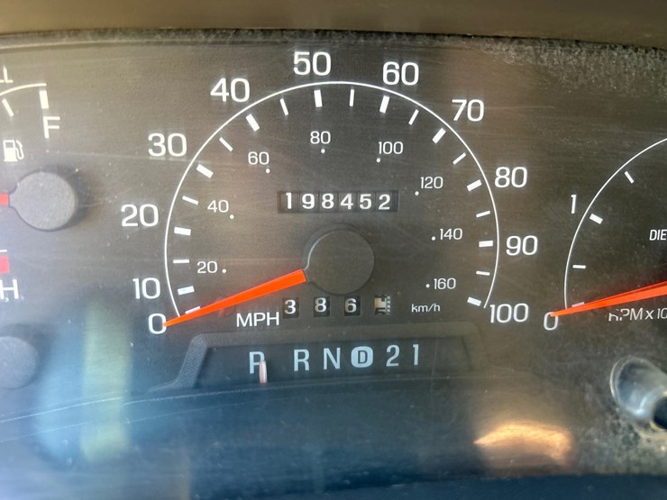 #6935-•-2000-ford-f-550-super-duty-stake-bed-dump-truck-(has-wi-title)-image-9