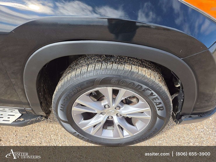 2015-toyota-highlander-xle-image-30