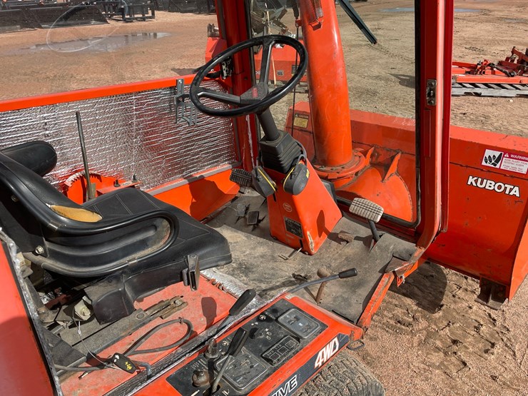 #1019-•-kubota-f2400-4wd-tractor-with-attachments-image-27