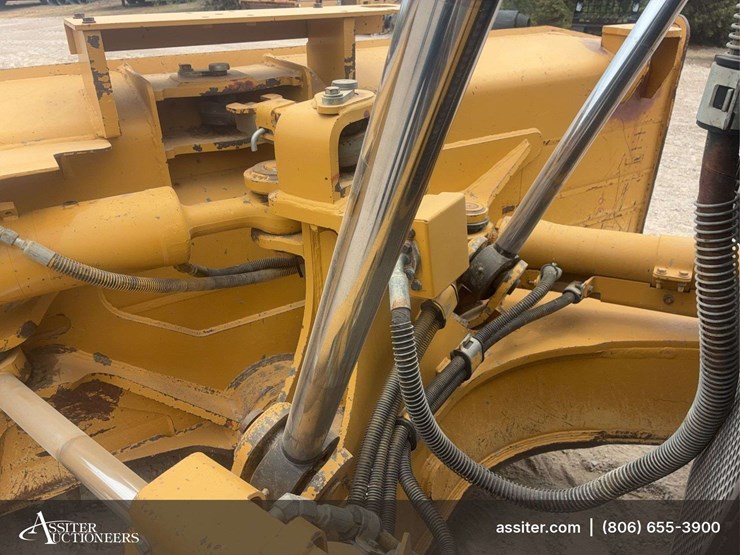 2015-caterpillar-d6t-xl-image-10