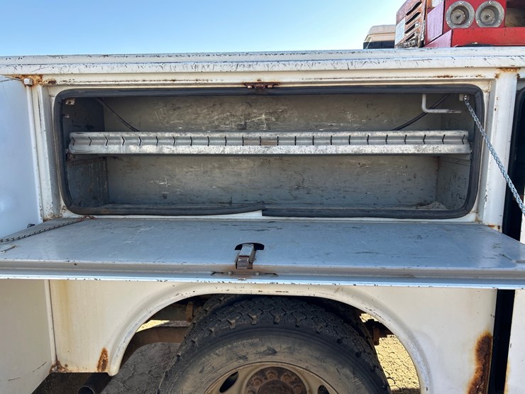 #6933-•-1994-chevrolet-1-ton-dually-service-body-truck-(has-wi-title)-image-27