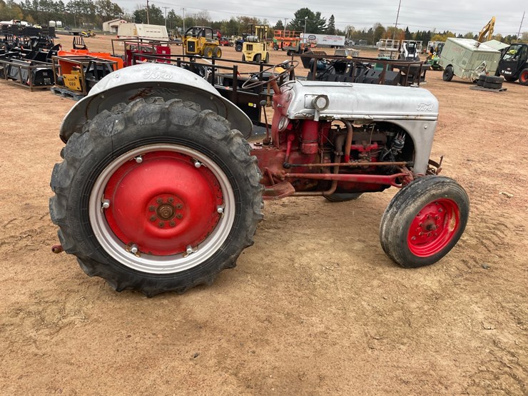 #1856-•-ford-tractor-image-12