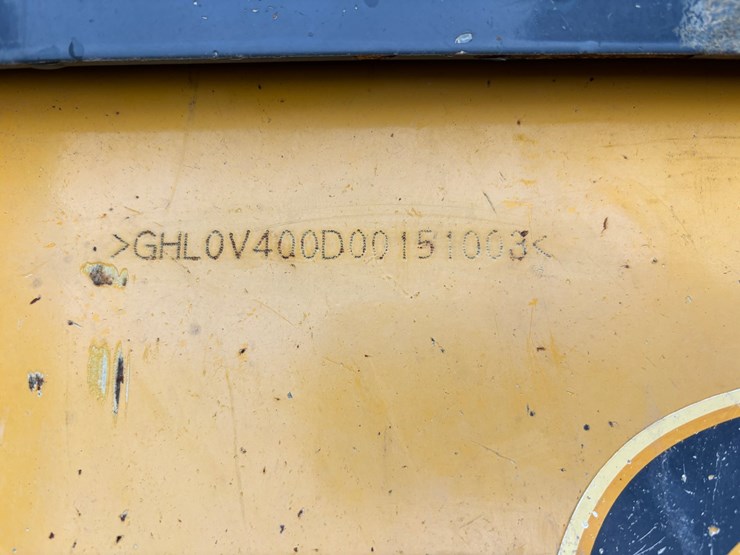 #1086-•-2016-gehl-v400-skid-steer-with-bucket-image-40