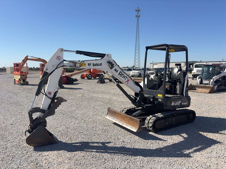 2021-bobcat-e32-tracked-mini-excavator,-2,213-hours-,-diesel,-with-hyd-thumb,-comes-with-20”-smooth-bucket,-s/n--b3y115533-image-2