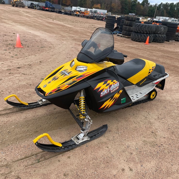 #1053 • 2004 MXZ 500ss Ski-Doo Snowmobile (Has Current Reg. Card)