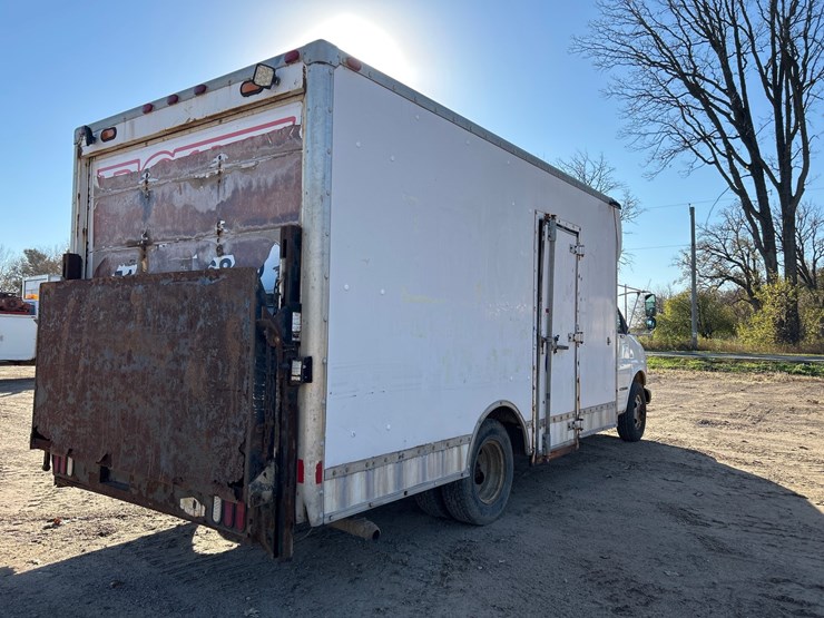 #6932-•-2000-chevrolet-3500-box-truck-(has-wi-title)-image-5