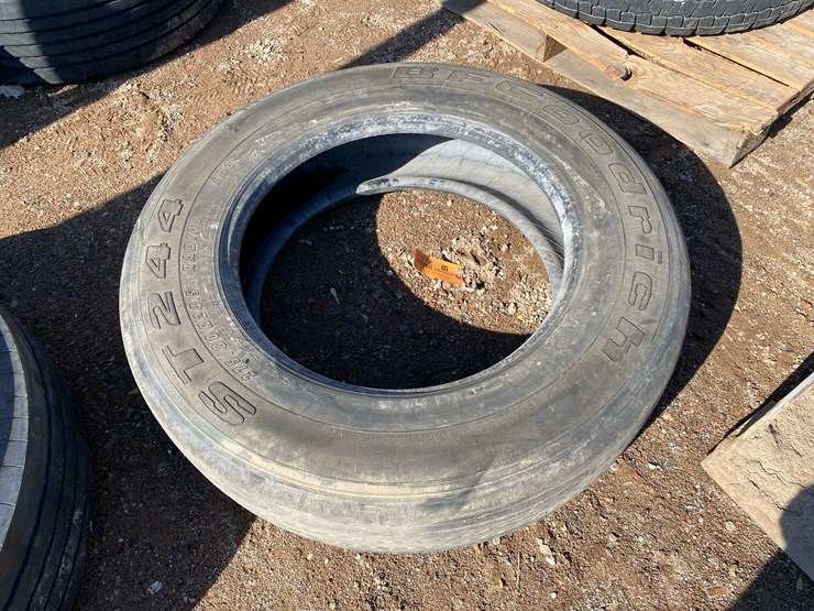 #6972-•-(1)-bfgoodrich-st-244-275/80r24.5-commercial-truck-tire-image-1