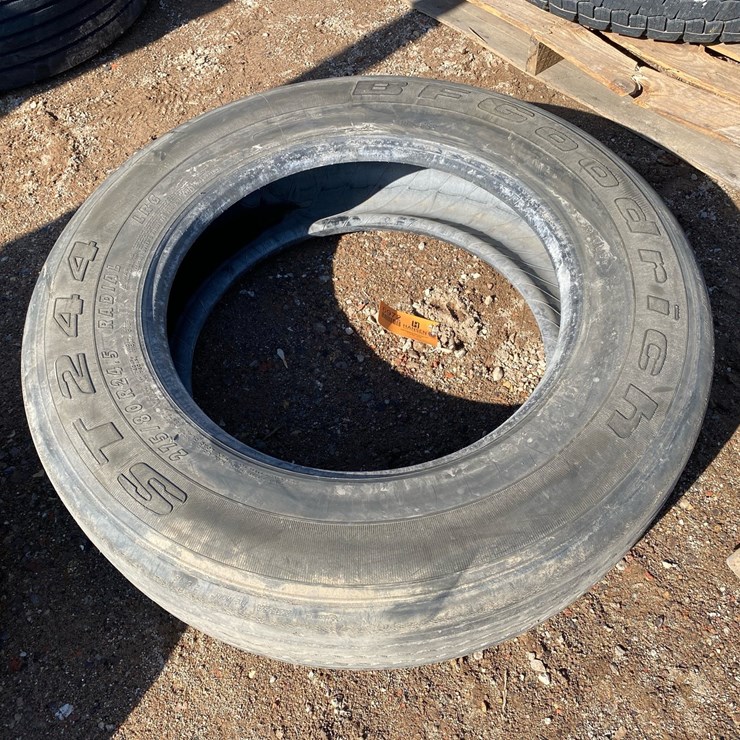 #6972 • (1) BFGoodrich ST 244 275/80R24.5 Commercial Truck Tire