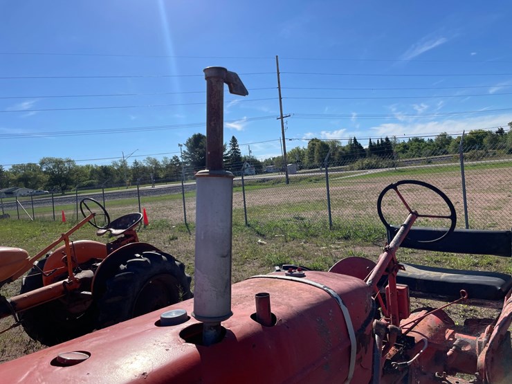 #1951-•-allis-chalmers-b-wide-tractor-image-32
