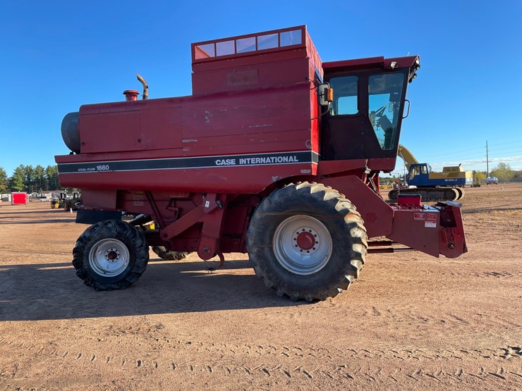 #1898-•-1991-ih-1660-axial-flow-combine-image-5