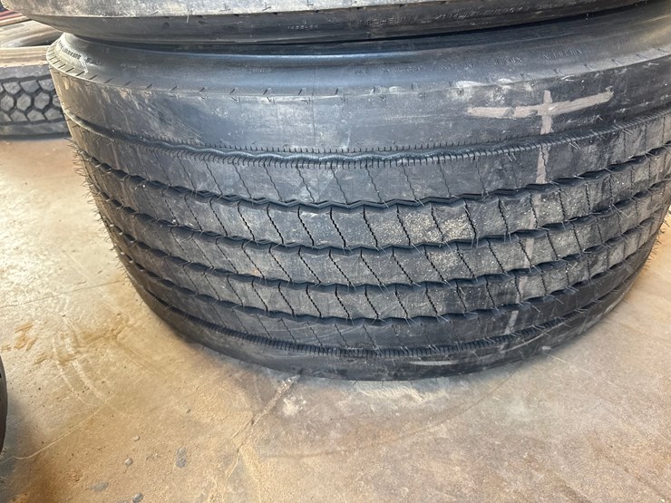#6992-•-(2)-michelin-commercial-truck-tires-image-7