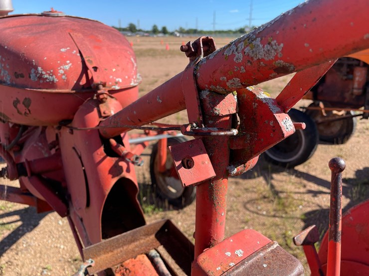 #1951-•-allis-chalmers-b-wide-tractor-image-21