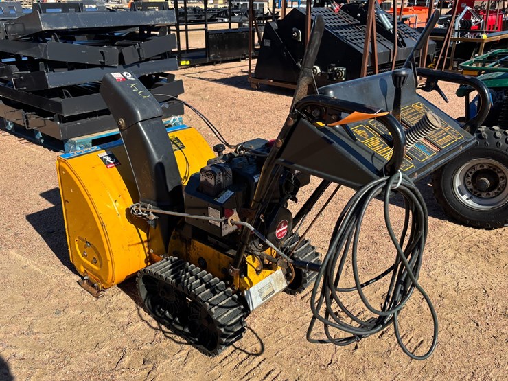 #1001-•-cub-cadet-826t-26"-snow-blower-image-5