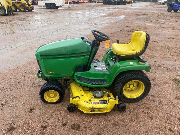 #1010-•-john-deere-gt245-riding-lawn-mower-image-39