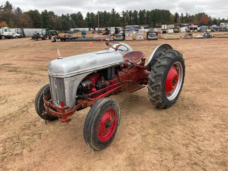 #1856-•-ford-tractor-image-2