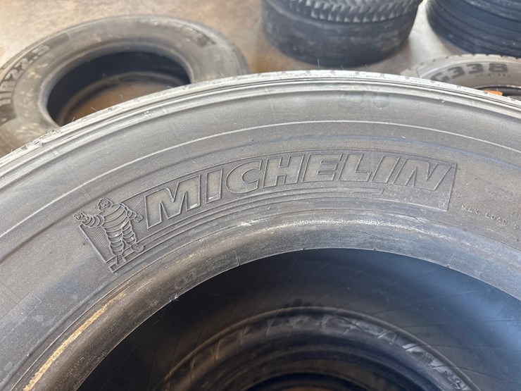 #6992-•-(2)-michelin-commercial-truck-tires-image-5