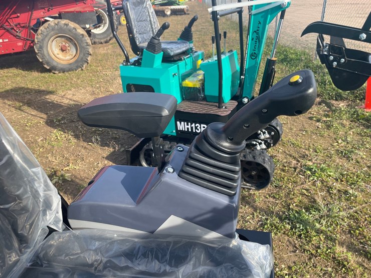 #3233-•-2026-cfg-kt13r-mini-excavator-image-11
