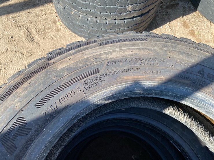 #6963-•-(4)-225/70r19.5-commercial-truck-tires-image-3