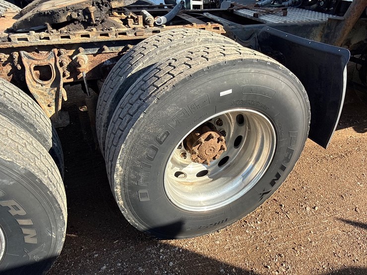 #6906-•-2002-international-9200i-sleeper-semi-truck-tractor-(has-wi-title)-image-30