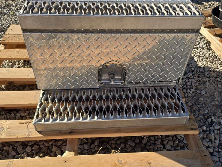 side-toolboxes-with-step-image-2