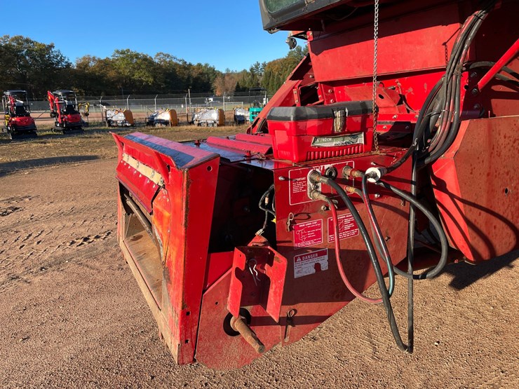 #1898-•-1991-ih-1660-axial-flow-combine-image-15
