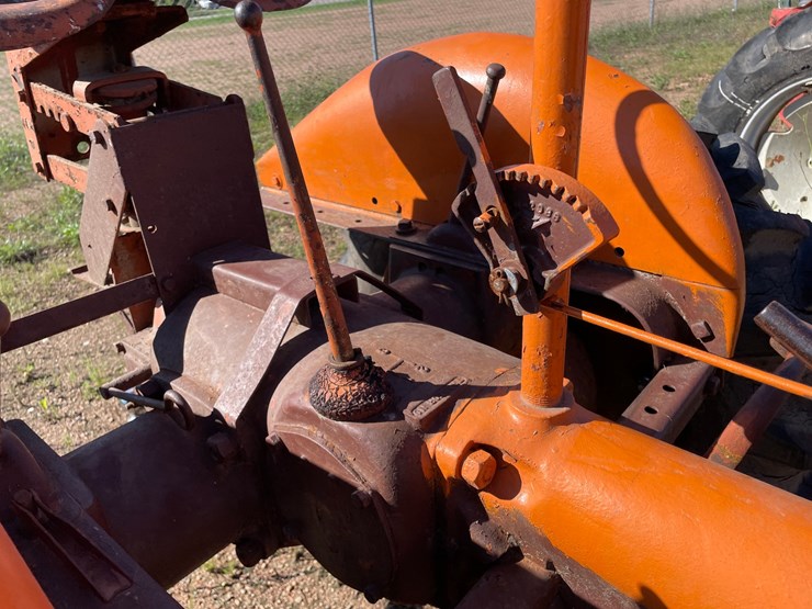 #1950-•-allis-chalmers-b-wide-tractor-image-44