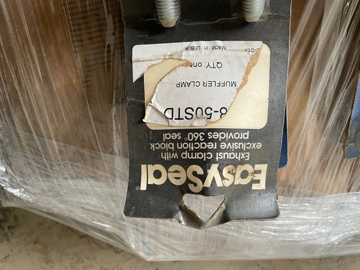 #5206-•-exhaust-clamps-for-mack-heavy-truck-image-5