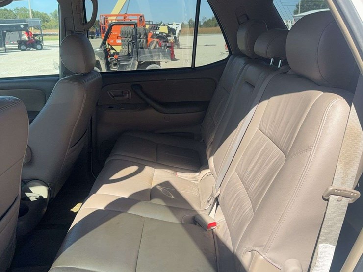 2007-toyota-sequoia-srs-suv,-v8/iforce,-4wd,-rear-hitch,-rear-control,-power-lock/windows/mirrors,-leather-interior,-heated-seats,-sunroof,-284,475-miles,-vin#-5tdbt44a77s283708-image-8