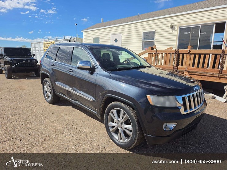 2013-jeep-grand-cherokee-laredo-image-2