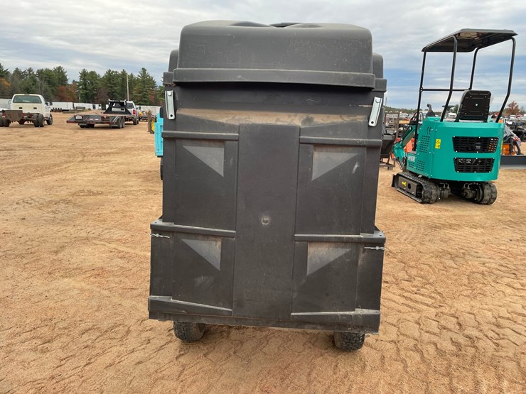#1015-•-agri-fab-lawn-vacuum-and-chipper-shredder-image-4