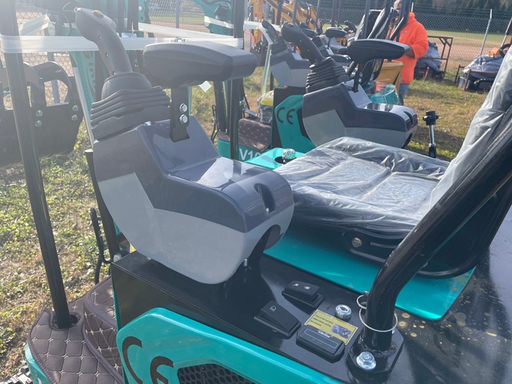 #3229-•-2026-cfg-kv16r-mini-excavator-image-20