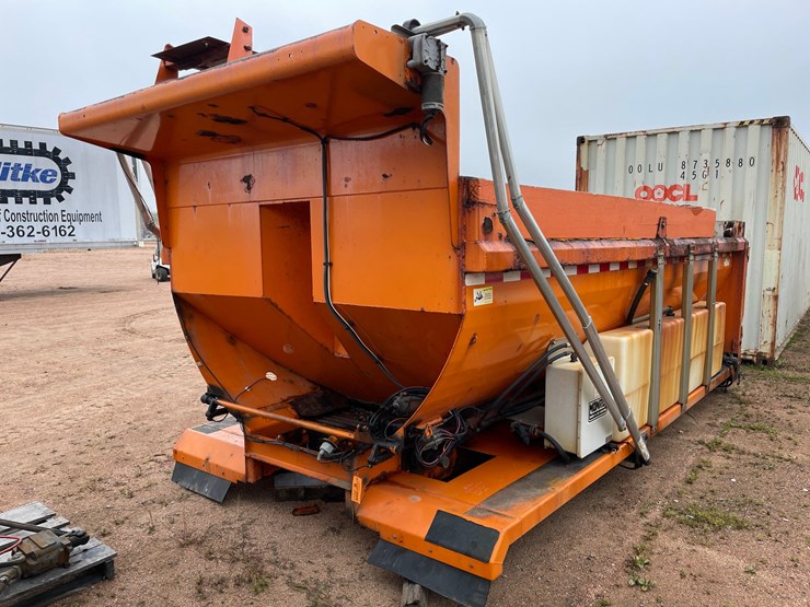 #3729-•-16'-salter-and-sand-box-with-conveyor-bottom-image-9