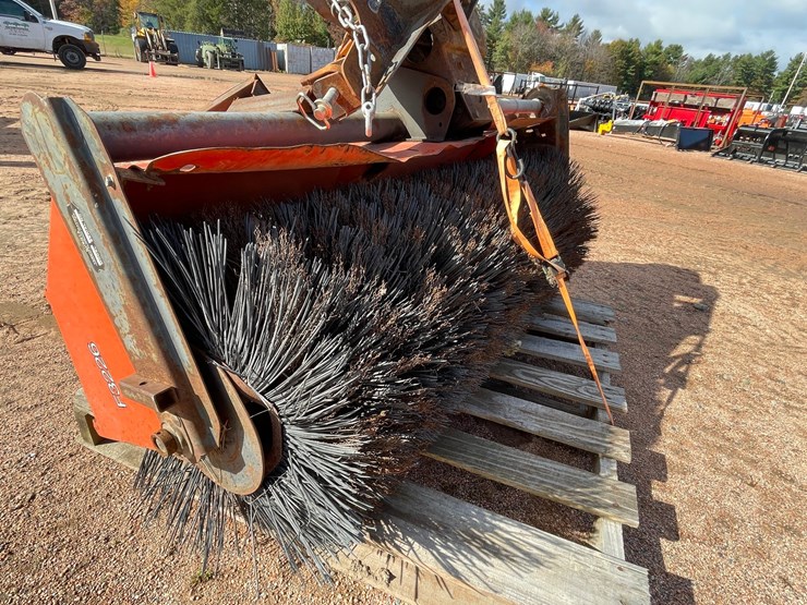 #1019-•-kubota-f2400-4wd-tractor-with-attachments-image-81