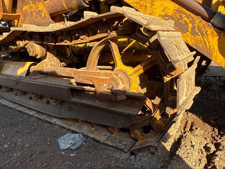#6924-•-john-deere-440-ic-series-crawler-loader-image-17